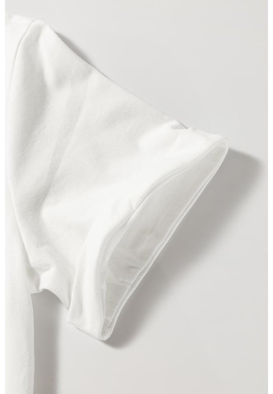 White Colored Light Bowknot Graphic Crewneck T Shirt
  Features a bold bow graphic with colorful lights
  Soft and comfortable material
  Suitable for pairing with jeans or casual pants
  Available in various sizes from S to 3XL