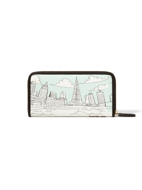 Cartera de mujer. El cierre es con cremallera. Los bolsillos internos son tarjeteros para billetes y monedas. Los bolsillos externos están ausentes. Falta la correa para el hombro. Falta el mango. Hay dos compartimentos internos. El material exterior es 50% poliéster, 50% poliuretano. Internamente es 80% Poliuretano, 20% Poliéster. Medidas: 18,5x10,5x3 cm. Producto de moda