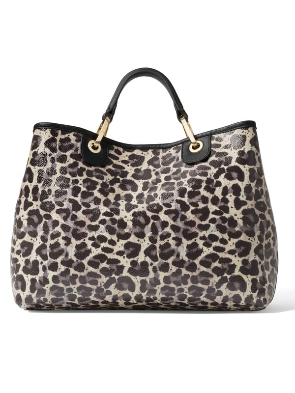 Damenhandtasche mit Magnetknopfverschluss. eine mit Reißverschluss-Innentaschen. fehlende Außentaschen. verstellbarer und abnehmbarer Schultergurt. Griff aus 50 % Polyester, 50 % Polyurethan. zwei Innenfächer.  Außenmaterial: Innenmaterial: 100 % Polyester. Maße: 37x27,5x15 cm. Modeprodukt