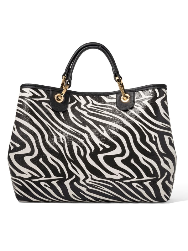 Damenhandtasche mit Magnetknopfverschluss. eine mit Reißverschluss-Innentaschen. fehlende Außentaschen. verstellbarer und abnehmbarer Schultergurt. Griff aus 50 % Polyester, 50 % Polyurethan. zwei Innenfächer.  Außenmaterial: Innenmaterial: 100 % Polyester. Maße: 37x27,5x15 cm. Modeprodukt