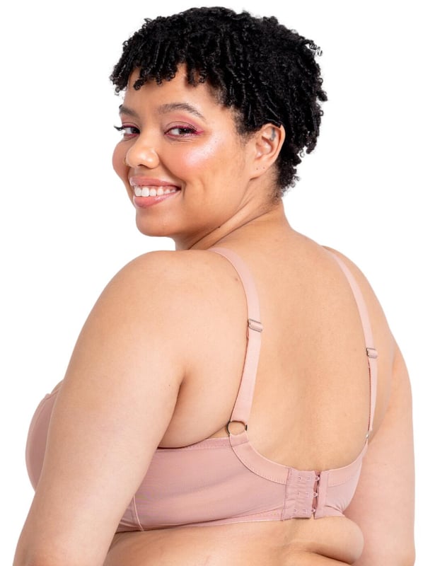 Elevate your essentials this season with the Boost Me Up balcony bra by Curvy Kate. This piece boasts a feminine balcony-style neckline, moulded to allow both support and a beautifully contoured silhouette. With padded, underwired cups; this balcony bra ensures a lifted look that will leave you feeling as good as you look. Mesh back wings provide breathability and the fully adjustable shoulder straps allow for a tailored fit with each wear. Secured at the back with a traditional hook and eye closure for ease of wear.
