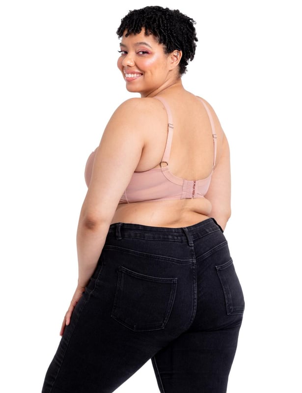Elevate your essentials this season with the Boost Me Up balcony bra by Curvy Kate. This piece boasts a feminine balcony-style neckline, moulded to allow both support and a beautifully contoured silhouette. With padded, underwired cups; this balcony bra ensures a lifted look that will leave you feeling as good as you look. Mesh back wings provide breathability and the fully adjustable shoulder straps allow for a tailored fit with each wear. Secured at the back with a traditional hook and eye closure for ease of wear.