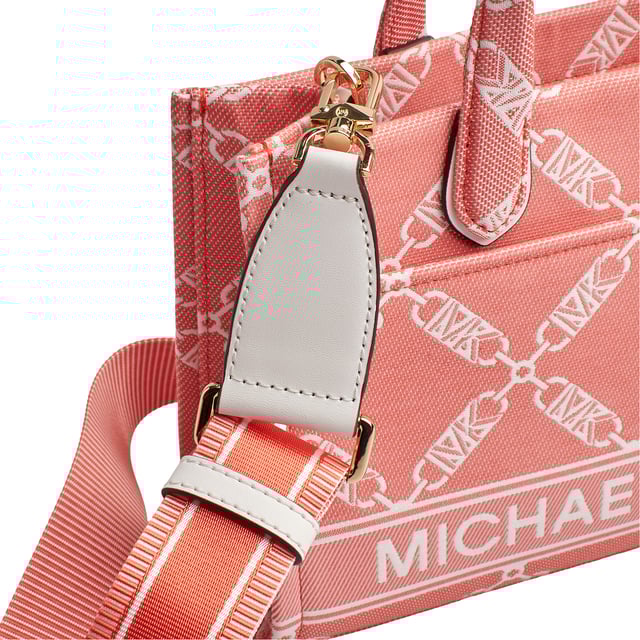 The Gigi crossbody bag will complement almost any look thanks to its neutral logo chain jacquard print. Its compact, rectangular shape is the perfect size for carrying just the essentials and includes a crossbody strap for added versatility.

 Details:
 - Accessory type: Shoulder bag.
 - Material: Textile.
 - Hardware: Gold tone.
 - Interior details: 1 back slip pocket.
 - Exterior details: Front pocket.
 - Adjustable shoulder strap.
 - Closure: Zipper.
 - Includes storage bag.

 Each of Michael Kors' accessories collections features a strong identity, offering a fresh mix of trends, colors, and silhouettes that never go out of style, with urban style and attitude. Each women's shoulder bag designed by Michael Kors is an affordable luxury with a touch of modern, unexpected, and comfortable glamour, offering a piece for every occasion.
 Measures: 25.4 cm x 16.5 cm x 8.25 cm
 Composition: 53.2% Cotton, 46.8% Polyester
 Care:
Clean with a soft, dry cloth.
 Avoid prolonged exposure to the sun and humidity.
 Avoid contact with liquids and rough surfaces.