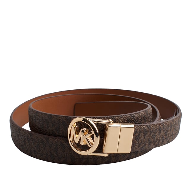 Este cinturón se ha fabricado en lona con el exclusivo estampado de logotipos en una cara y piel suave en la otra para ofrecer versatilidad y estilo temporada tras temporada. El cierre con hebilla dorada con logotipo remata el diseño con una nota innovadora. 

Detalles:
- Tipo de accesorio: Cinturón reversible.
- Material: Piel/Lona revestida.
- Textura: Lisa/Granulada.
- Tipo de cierre: Hebilla clásica con cierre a presión.
- Ancho: 2 cm.

Longitud de tallas:
• XS = 86 cm.
• S = 94 cm.
• M = 102 cm.
• L = 109 cm.
• XL = 117 cm.
• XXL = 124 cm.

Cada cinturón mujer de piel diseñado por Michael Kors, es un lujo accesible con un toque de glamour moderno, inesperado y cómodo que ofrece una pieza para cada ocasión.
 Composición: 50% Piel, 50% Poliuretano
 Cuidados:
Limpiar con un paño suave y seco.
Evitar la exposición prolongada al sol y la humedad.