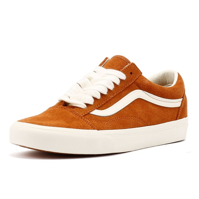 Im ikonischen Old-Skool-Silhouette haben diese Low-Top-Vans ein aktualisiertes Obermaterial aus Wildleder und Canvas. Vollendet mit großen flachen Schnürsenkeln, sitzen sie auf der originalen Gummisohle mit dem charakteristischen Vans-Branding.