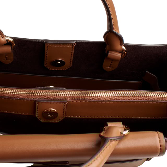 Our Michael Kors Hamilton Legacy satchel is as functional as it is bold, destined to become an icon. Crafted from luxurious leather with adjustable side gussets, it features a sophisticated link chain pendant that adds a decorative touch.

 Details:

 - Accessory Type: Satchel Bag.
 - Material: Cowhide.
 - Texture: Smooth.
 - Hardware: Gold tone.
 - Interior details: 3-slot plain back pocket, 3 compartments: 1 with zipper closure.
 - Exterior details: Decorative chain with pendant, decorative side bows.
 - Detachable and adjustable shoulder strap for carrying.
 - Top handles to carry as a handbag.
 - Closure: Main zipper.

 Each of Michael Kors' accessories collections boasts a strong identity, offering a fresh mix of timeless trends, colors, and silhouettes, combined with urban style and attitude. Each women's satchel designed by Michael Kors is an affordable luxury with a touch of modern, unexpected, and comfortable glamour, offering a piece for every occasion.
 Measures: 39.4 cm x 24.1 cm x 15.2 cm
 Composition: 100% Leather
 Care:
Clean with a soft, dry cloth.
 Avoid prolonged exposure to the sun and humidity.
 Do not apply abrasive products to the skin.
 Avoid contact with liquids and rough surfaces.