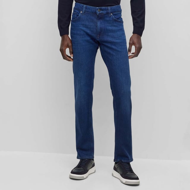 Men's Boss Maine Slim-Fit Jeans. These classic straight-leg jeans, made from premium cotton, feature five pockets, belt loops, and a zip fly with button fastening. Finished in a solid color with open cuffs and Boss branding, they offer both comfort and sophistication. Material: 60% Cotton, 39% Lyocell, 1% Elastane. Ref: 50496199430.