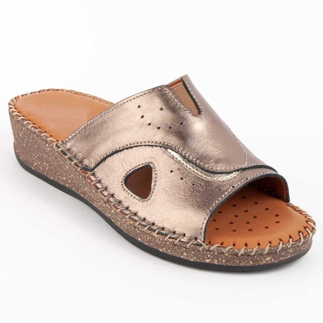Garantía Purapiel, 10 años de garantía. Sandalia de cuña para mujer. Hecha en piel natural. Calce cómodo. Fabricado por otras marcas para nuestra marca. Medidas aproximadas: 4 cm de cuña.