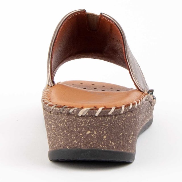 Garantía Purapiel, 10 años de garantía. Sandalia de cuña para mujer. Hecha en piel natural. Calce cómodo. Fabricado por otras marcas para nuestra marca. Medidas aproximadas: 4 cm de cuña.