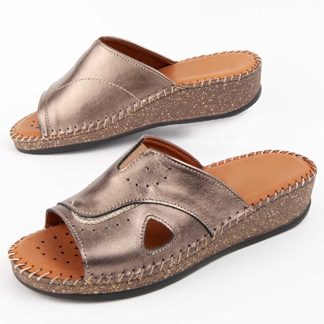 Garantía Purapiel, 10 años de garantía. Sandalia de cuña para mujer. Hecha en piel natural. Calce cómodo. Fabricado por otras marcas para nuestra marca. Medidas aproximadas: 4 cm de cuña.