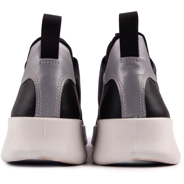 Infinitely slick and lightweight, with a look that is streetwear-adjacent, this ECCO Gruuv is constructed in premium leather with reflective trim details, elastic laces, removable dual-fit comfort foam insole and dynamic two-way flex rubber sole. Its contemporary, eye-catching outsole offers added grip, extra height and great looks.