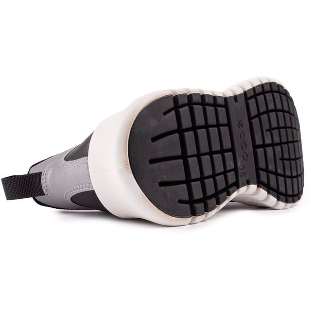 Infinitely slick and lightweight, with a look that is streetwear-adjacent, this ECCO Gruuv is constructed in premium leather with reflective trim details, elastic laces, removable dual-fit comfort foam insole and dynamic two-way flex rubber sole. Its contemporary, eye-catching outsole offers added grip, extra height and great looks.