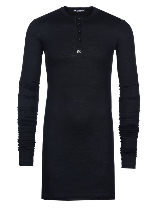 100% lana virgen; Jersey Dolce & Gabbana;  Modelo: G8ON7Z FU7OW 15;  Mano de obra de alta calidad;  100% lana virgen ligera;  Recomendamos una o dos tallas más grandes;  Escote redondo con tapeta de botones;  Corte largo;  Mangas muy largas;  Detalles del logotipo de Dolce & Gabbana