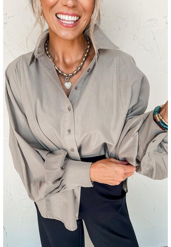 Collared neck for a classic look
  Balloon sleeves add a trendy touch
  Loose fit for comfort and style
  Side slits for added detail
  Pairs well with suit pants skirts and jeans
  Plain color for easy matching
Material: 100% Cotton