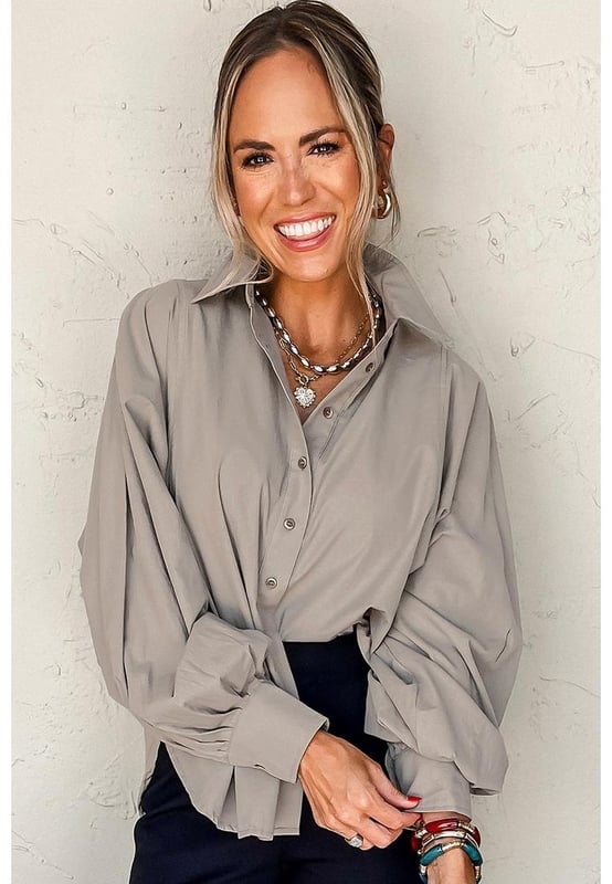 Collared neck for a classic look
  Balloon sleeves add a trendy touch
  Loose fit for comfort and style
  Side slits for added detail
  Pairs well with suit pants skirts and jeans
  Plain color for easy matching
Material: 100% Cotton