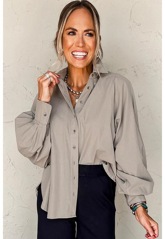 Collared neck for a classic look
  Balloon sleeves add a trendy touch
  Loose fit for comfort and style
  Side slits for added detail
  Pairs well with suit pants skirts and jeans
  Plain color for easy matching
Material: 100% Cotton