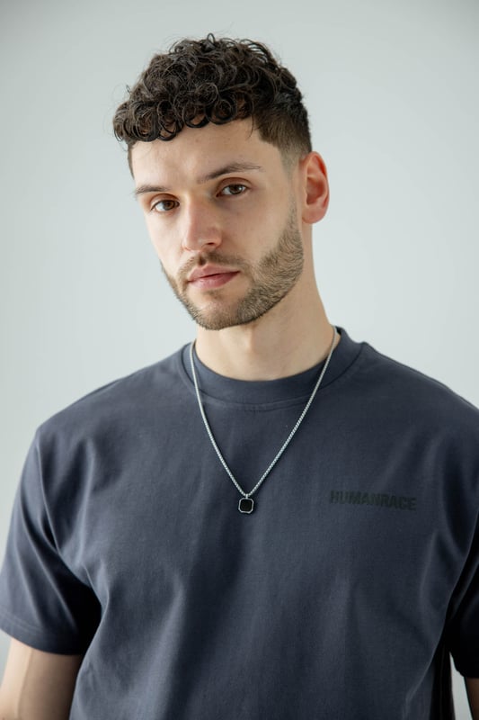 Whether worn as a statement piece for formal occasions or as a subtle accent to everyday attire, this men's silver necklace with a black pendant exudes confidence and sophistication. It serves as a timeless symbol of refined masculinity, destined to become a cherished accessory that effortlessly complements the discerning gentleman's style.