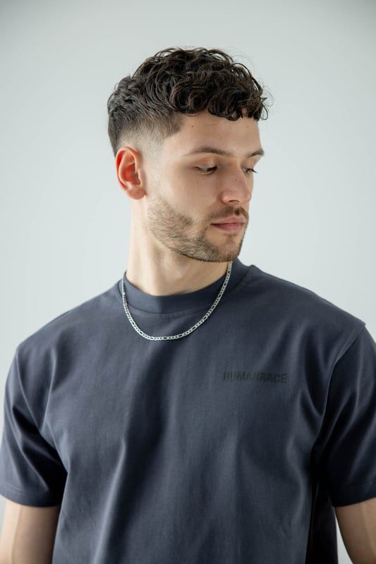 Versatile enough to complement any attire, from casual to formal, the Figaro necklace adds a touch of sophistication to every ensemble. Whether worn alone as a statement piece or layered with other necklaces for a personalised look, this iconic design is sure to elevate your style effortlessly.