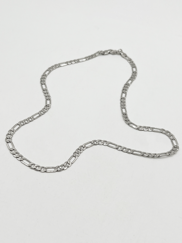 Versatile enough to complement any attire, from casual to formal, the Figaro necklace adds a touch of sophistication to every ensemble. Whether worn alone as a statement piece or layered with other necklaces for a personalised look, this iconic design is sure to elevate your style effortlessly.