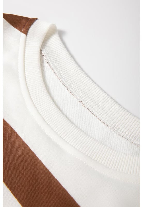 Patrón a rayas con estilo  
Suéter de hombro caído a la moda con corte holgado  
Pantalones jogger a juego con cintura elástica  
Ajuste cómodo y acogedor  
Perfecto para trabajo casual y uso diario  
Material: 100% Poliéster