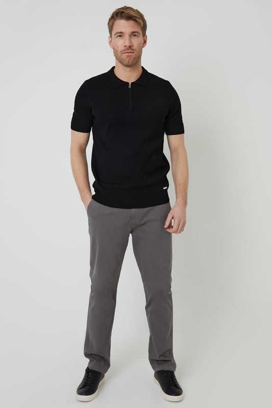 Your casual classics get a makeover with this zip-neck knitted polo shirt from Threadbare. In an all-over jersey stitch, the cuffs and hem are finished with a subtle rib with textured trim detail. This knitted polo has a stylish concealed quarter zip and ribbed collar with textured trim for an elevated touch and is finished with a branded metal tab above the hem. Pair it with chinos or jeans for day-to-day wear that also works perfectly for date night, or team with shorts for summer style.