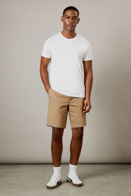It's the season for shorts - get your essentials sorted with classic denim shorts, cool chino styles and relaxed jersey designs. From summer days in the city to vacation staples, we've got the shorts you need for the season ahead.Style: Classic Navy Chino ShortsLength: Approx. 24CMFit: Slim FitIdeal for: Casual