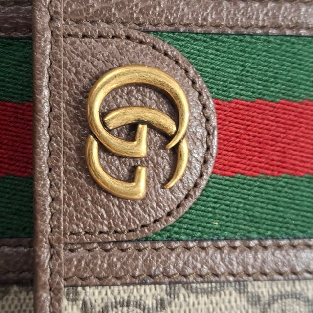 VINTAGE, RRP AS NEW
Elevate your on-the-go style with the Gucci Ophidia Flap Phone Holder Bag in elegant beige coated canvas. Featuring the brand's iconic GG Supreme pattern and the signature green and red Web stripe, this compact yet functional phone holder offers a luxurious way to carry your essentials. Designed with modern convenience in mind, it features a flap closure for easy access to your phone and other small items.

 Gucci Ophidia Flap Phone Holder Bag in Beige Coated Canvas

Condition: Excellent
Signs of wear: No retail tag, No visible sign of wear., 
Packaging: Dust bag
Color: Beige
Material: Canvas | coated/waterproof canvas
Size: One Size | One Size
Measurements: Width: 20; Height: 180; Length: 115; Handle drop: 500; Strap length: 1000
SKU: MRPPUGBBA459666M