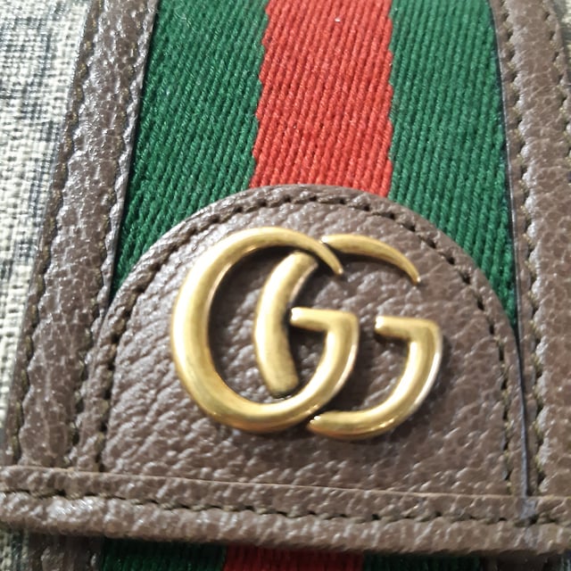VINTAGE, RRP AS NEW
Elevate your on-the-go style with the Gucci Ophidia Flap Phone Holder Bag in elegant beige coated canvas. Featuring the brand's iconic GG Supreme pattern and the signature green and red Web stripe, this compact yet functional phone holder offers a luxurious way to carry your essentials. Designed with modern convenience in mind, it features a flap closure for easy access to your phone and other small items.

 Gucci Ophidia Flap Phone Holder Bag in Beige Coated Canvas

Condition: Excellent
Signs of wear: No retail tag, No visible sign of wear., 
Packaging: Dust bag
Color: Beige
Material: Canvas | coated/waterproof canvas
Size: One Size | One Size
Measurements: Width: 20; Height: 180; Length: 115; Handle drop: 500; Strap length: 1000
SKU: MRPPUGBBA459666M