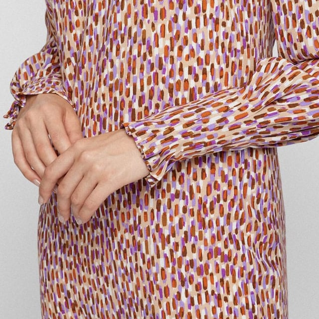 Damesjurk Boss C_Delaca.- Ronde hals.- Lange mouwen.- Ritssluiting. Materiaal: 100% viscose. Ref: 50471209985.