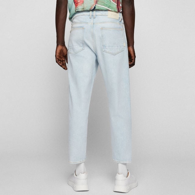 Men's Boss Tatum BC-C Jeans.- Responsible style.- Made from more sustainable certificated material for a reduced impact on the planet.- Iconic 90's acid wash.- Marble look created by random bleach.- Candiani denim. Material: 98% Cotton, 2% Elastane. Ref: 50473424440.