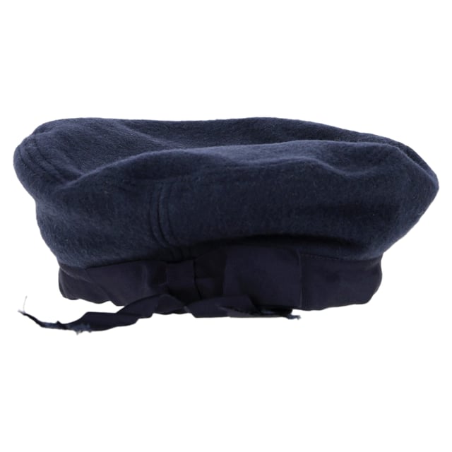 VINTAGE, RRP AS NEW
The Gucci Bow Detail Beret Hat in Navy Blue Wool offers a sophisticated twist on a classic accessory, blending timeless style with a modern touch. Crafted from premium wool, this beret features a sleek navy hue and an elegant bow detail, adding a refined and playful element to any outfit. Perfect for the fashion-forward man, it elevates both casual and tailored looks with ease. Pair it with a tailored coat and boots for a stylish winter ensemble, or wear it with a relaxed sweater and jeans for a chic, off-duty vibe.

 Gucci Bow Detail Beret Hat in Navy Blue Wool

Condition: Very good
Signs of wear: Minor signs of wear
Packaging: None
Color: Blue | navy blue
Material: Wool
Size: One size
Measurements: Height: 80; Length: 200
SKU: MRPPUGBAC458827M