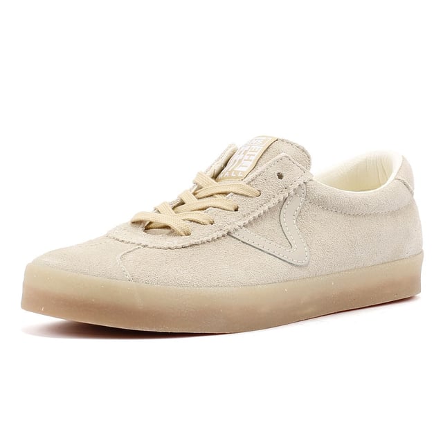 Erleben Sie die zeitlose Anziehungskraft dieser von den 90ern inspirierten Erbes-Sneaker, eine zeitgemäße Interpretation des ikonischen Skate Vans Sports. Gefertigt im Retro-Stil mit niedrigem Court-Design, verfügen diese Sneaker über edle Wildleder-Obermaterialien, ergänzt durch Lederdetails. Abgerundet mit stützenden gepolsterten Kragen und klassischen Gummiprofilsohlen verschmelzen sie nahtlos Vintage-Charme mit modernem Komfort.