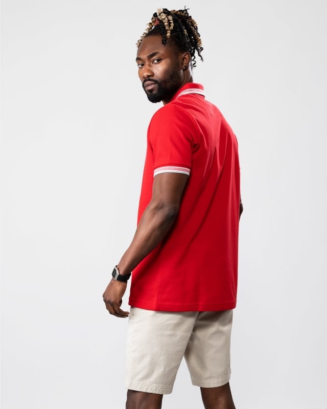 A signature polo shirt by BOSS Menswear, cut to a regular fit. Featuring contrast tipping and a logo at the left chest, this short-sleeved polo shirt is designed in cotton piqué and detailed with further BOSS branding at the undercollar.

Regular fit
Flat-knit collar
Number of buttons: 3
Short sleeves
Flat-knit cuffs
Standard length
100% Cotton

 
50469055