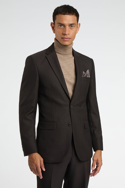 Founded in 1991, Racing Green is a contemporary, understated brand for the man who loves quality and meticulous attention to detail. The brand's British heritage remains true to its core, weaving its passion for timeless pieces with modern staples, such as plain two-piece suits for the office, or something to make a statement. The collection includes suit jackets, formal shirts, ties and more - all in traditional styles with a contemporary twist.