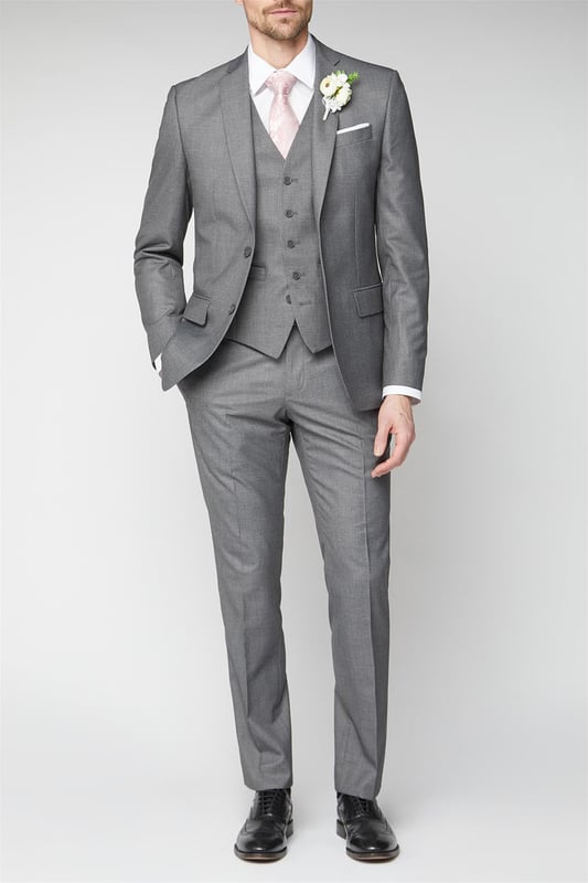 Occasions by Scott & Taylor offer a three piece suit in a variety of fits. From tailored, slim, skinny and regular fit, this range is designed to cater the whole wedding party. This regular fit suit features a jacket with a two button fastening, notch lapels and a contemporary printed lining. Wear with the matching regular fit trousers and adjustable fit waistcoat.