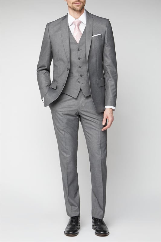 Occasions by Scott & Taylor offer a three piece suit in a variety of fits. From tailored, slim, skinny and regular fit, this range is designed to cater the whole wedding party. This regular fit suit features a jacket with a two button fastening, notch lapels and a contemporary printed lining. Wear with the matching regular fit trousers and adjustable fit waistcoat.