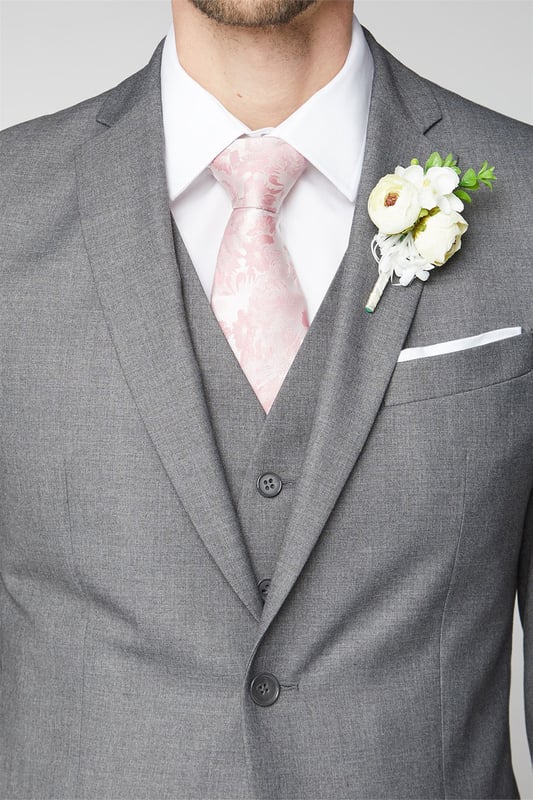 Occasions by Scott & Taylor offer a three piece suit in a variety of fits. From tailored, slim, skinny and regular fit, this range is designed to cater the whole wedding party. This regular fit suit features a jacket with a two button fastening, notch lapels and a contemporary printed lining. Wear with the matching regular fit trousers and adjustable fit waistcoat.