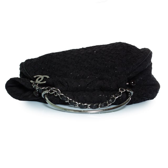 VINTAGE, RRP AS NEW
tweed boucle knitting bag in black. The item is in very good condition. Item comes with authenticity sticker. Measurments:  width: 420 mm height: 300 mm handle drop: 110 mm