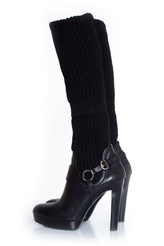 VINTAGE, RRP AS NEW
Gucci, Black over knee sock boots. The item is in good condition and comes with box and dustbag.
 • CONDITION: good condition 

• SIZE: 39.5

• INSOLE MEASUREMENTS: 25.5 cm

• HEEL MEASUREMENTS: 12 cm PLATFORM: 2.5 cm

• SHAFT HEIGHT: 60 cm WIDTH TOP: 9 cm (stretch)

• FABRIC: leather, wool 

• COLOUR: black