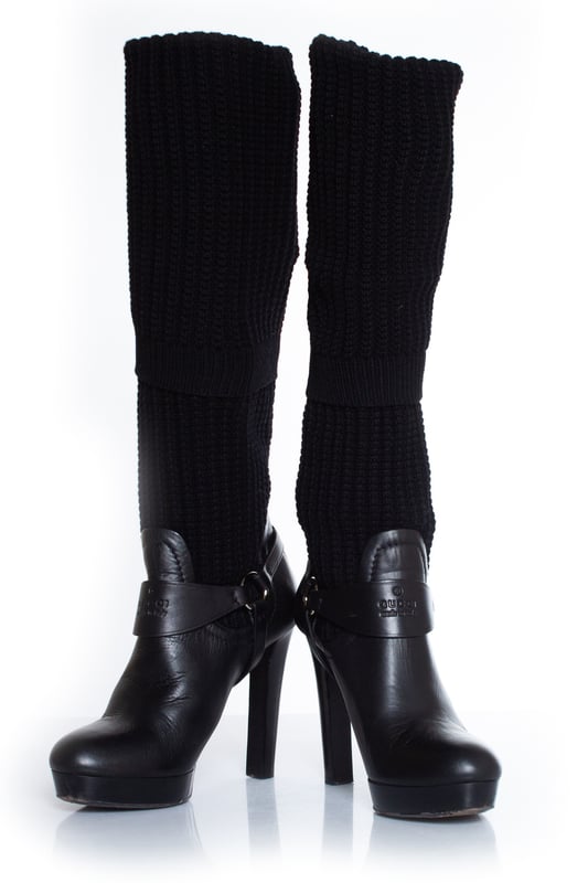VINTAGE, RRP AS NEW
Gucci, Black over knee sock boots. The item is in good condition and comes with box and dustbag.
 • CONDITION: good condition 

• SIZE: 39.5

• INSOLE MEASUREMENTS: 25.5 cm

• HEEL MEASUREMENTS: 12 cm PLATFORM: 2.5 cm

• SHAFT HEIGHT: 60 cm WIDTH TOP: 9 cm (stretch)

• FABRIC: leather, wool 

• COLOUR: black