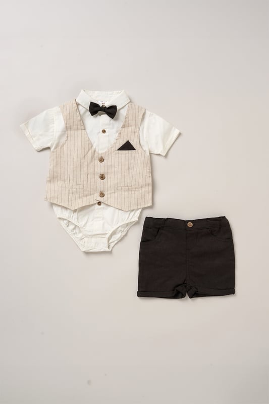 Get your little one ready for summer events and holidays with this adorable set from Little Gent! Featuring a bodysuit shirt with a mock waistcoat, matching shorts, and a dapper bowtie, it’s topped off with a cute decorative pocket square. Stylish and comfy, it’s perfect for making special memories in.