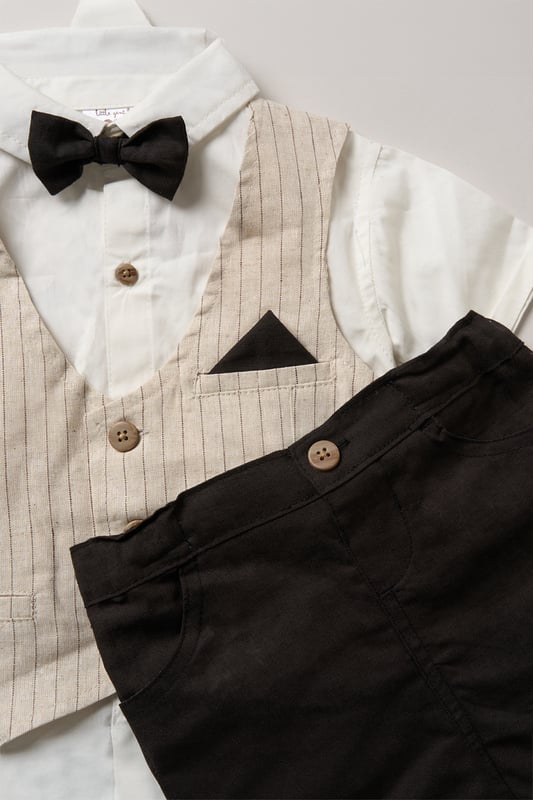 Get your little one ready for summer events and holidays with this adorable set from Little Gent! Featuring a bodysuit shirt with a mock waistcoat, matching shorts, and a dapper bowtie, it’s topped off with a cute decorative pocket square. Stylish and comfy, it’s perfect for making special memories in.
