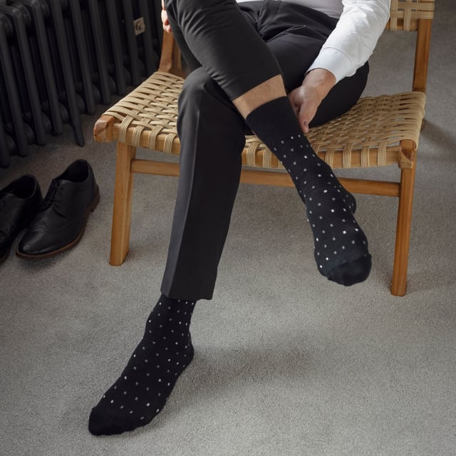 Gentle Grip  NON ELASTIC Bamboo Socks: If comfort is your sole goal when searching for a pair of socks, then consider these pair of Gentle Grip  NON ELASTIC bamboo socks to be the one of the best. Bamboo is credited as the modern ‘super fibre’, Gentle Grip is an esteemed sock brand focusing solely on comfort and a  NON ELASTIC technique is highly recommended to reduce pressure in the foot… everything seems to be right about this sock. Why Bamboo is great: Bamboo is commonly known to be an awesome material. Here are 3 reasons why bamboo is the best. Moisture wicking – Bamboo fibres naturally control temperatures, so a brilliant fibre knitted into socks. Antibacterial – Bamboo draws away the moisture meaning no room for it manoeuvre, therefore preventing potential foot infections. Super soft – Bamboo is considered a luxury fibre when keeping feet soft and comfortable. Gentle Grip – Non Elastic Honeycomb Top: Combining a natural bamboo blend and  NON ELASTIC honeycomb top gentle grip socks into one package could be the perfect pair of socks for your feet if comfort is your main goal. Extra Product Details: * 6 pair pack, Bamboo socks,  NON ELASTIC, Honeycomb top, Strengthened heel and toe, 5 designs to choose between, 77% Viscose Bamboo 17% Polyester and 1% elastane, Size 6-11 uk, 39-45 eur, 7-12 us, Machine washable