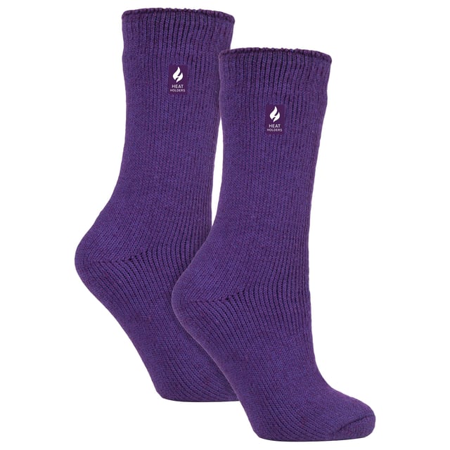 Calentadores - Calcetines Térmicos Originales: Experimenta el máximo calor y confort con los calcetines térmicos Heat Holders - Original. Universales y cómodos, estos impresionantes calcetines son el complemento perfecto para tus atuendos de invierno, tanto informales como formales. Una actualización elegante y práctica de su guardarropa, cada par asegura una comodidad inigualable, esencial para los meses más fríos. Gracias a su excelente capacidad de absorción de la humedad, sus pies permanecerán secos y deliciosamente cómodos las 24 horas del día. Prepárate para una experiencia de comodidad sin igual con este destacado calcetín térmico. Si buscas unos calcetines que combinen calidez, comodidad y durabilidad para los meses más fríos, estos calcetines térmicos seguro que te impresionarán. Con los calcetines térmicos Heat Holders de 2,3 Tog para hombre y mujer, estarás ganando más que con unos calcetines térmicos normales. La gama Heat Holders está disponible en una gran variedad de colores, desde los clásicos atemporales negro y azul marino hasta tonos vibrantes, como el atrevido rosa fuerte y el morado real. Para los hombres, los calcetines están diseñados para adaptarse cómodamente a tallas que van desde la 6 a la 11. En el caso de las mujeres, se adaptan a tallas que van de la 4 a la 8. Con una gama de tallas tan amplia, nos aseguramos de que estos cómodos calcetines térmicos se adapten perfectamente a todo el mundo. Detalles esenciales del producto: - Propiedades de absorción de la humedad - Tecnología de mantenimiento del calor
