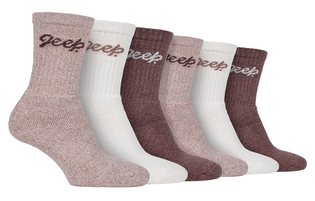 Pack de 6 calcetines de algodón Jeep para mujer: Presentamos nuestros calcetines Jeep Cushioned Foot Cotton Boot Socks - el compañero perfecto para las aventuras urbanas de trail con botas. Este pack de 6 pares está confeccionado con una mezcla suave y transpirable, compuesta por un 82% de algodón, un 15% de nailon, un 1% de poliéster y un 2% de elastano. Con costuras y puños estándar, estos calcetines ofrecen un ajuste cómodo. Diseñados para ofrecer el máximo confort y protección, los calcetines presentan un grosor medio y una pernera acanalada. El pie está totalmente acolchado con un denso rizo, que proporciona una excelente amortiguación, aislamiento y absorción de impactos desde los dedos hasta el talón. Despídete de los impactos y golpes cotidianos durante tus excursiones al aire libre. En elegantes tonos de colores lisos, marga e hilos de colores en bloque, estos calcetines de bota lucen los logotipos Jeep script entretejidos en las perneras para darles un toque moderno. Son lavables a máquina a 40°, lo que garantiza un fácil mantenimiento. Ideales para el tiempo libre, estos calcetines de bota Jeep para mujer son la combinación perfecta de estilo y funcionalidad. No pierdas la oportunidad de disfrutar de unos pies supersuaves y ricos en algodón. . Detalles del producto extra: Calcetines Jeep Cushioned Foot Cotton Boot - tu compañero de aventuras en los senderos urbanos. Mezcla suave y transpirable - 82% Algodón, 15% Nylon, 1% Poliéster, 2% Elastano. Máximo confort y protección con grosor medio y pierna acanalada. Pie totalmente acolchado con rizo denso para una excelente amortiguación. Tonos elegantes con modernos logotipos Jeep script tejidos en las perneras. Lavable a máquina a 40° para un fácil mantenimiento. Di adiós a los impactos y golpes durante las excursiones al aire libre. Disfruta de una comodidad supersuave y rica en algodón para tus pies.