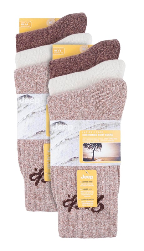 Pack de 6 calcetines de algodón Jeep para mujer: Presentamos nuestros calcetines Jeep Cushioned Foot Cotton Boot Socks - el compañero perfecto para las aventuras urbanas de trail con botas. Este pack de 6 pares está confeccionado con una mezcla suave y transpirable, compuesta por un 82% de algodón, un 15% de nailon, un 1% de poliéster y un 2% de elastano. Con costuras y puños estándar, estos calcetines ofrecen un ajuste cómodo. Diseñados para ofrecer el máximo confort y protección, los calcetines presentan un grosor medio y una pernera acanalada. El pie está totalmente acolchado con un denso rizo, que proporciona una excelente amortiguación, aislamiento y absorción de impactos desde los dedos hasta el talón. Despídete de los impactos y golpes cotidianos durante tus excursiones al aire libre. En elegantes tonos de colores lisos, marga e hilos de colores en bloque, estos calcetines de bota lucen los logotipos Jeep script entretejidos en las perneras para darles un toque moderno. Son lavables a máquina a 40°, lo que garantiza un fácil mantenimiento. Ideales para el tiempo libre, estos calcetines de bota Jeep para mujer son la combinación perfecta de estilo y funcionalidad. No pierdas la oportunidad de disfrutar de unos pies supersuaves y ricos en algodón. . Detalles del producto extra: Calcetines Jeep Cushioned Foot Cotton Boot - tu compañero de aventuras en los senderos urbanos. Mezcla suave y transpirable - 82% Algodón, 15% Nylon, 1% Poliéster, 2% Elastano. Máximo confort y protección con grosor medio y pierna acanalada. Pie totalmente acolchado con rizo denso para una excelente amortiguación. Tonos elegantes con modernos logotipos Jeep script tejidos en las perneras. Lavable a máquina a 40° para un fácil mantenimiento. Di adiós a los impactos y golpes durante las excursiones al aire libre. Disfruta de una comodidad supersuave y rica en algodón para tus pies.