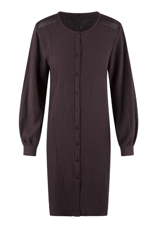 Vind rust in de rozenrook en donkere peper lounge. Deze Pyjama Jurk is gemaakt van 100% katoenen muslin en heeft knopen aan de voorkant en de uiteinden van de mouwen. De jurk heeft een ronde halslijn.