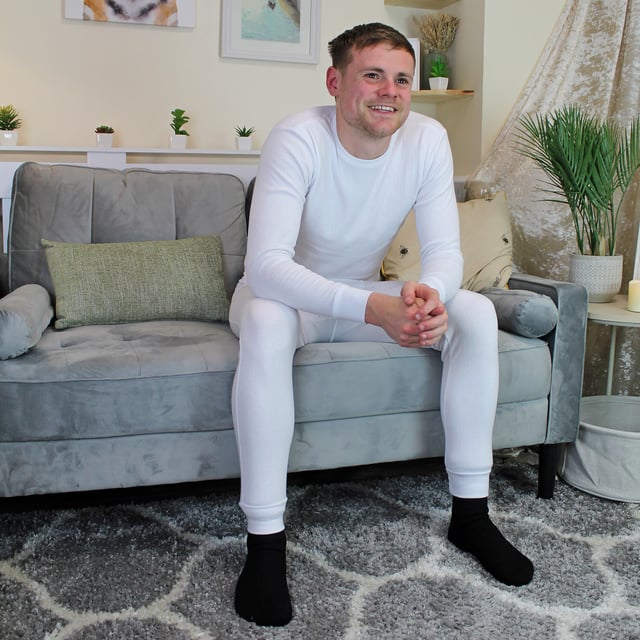 THMO - 3 Pack Multipack Mens Thermal Long Johns: Stay warm and comfortable with the THMO Mens Thermal Long Johns. This 3-pack multipack offers essential warmth and comfort for colder weather, made from soft, breathable, and lightweight fabric. The long johns provide excellent insulation without overheating, perfect for outdoor activities or lounging indoors. The elastic waistband ensures a secure fit, offering flexibility and comfort for any activity. Whether you're hiking, skiing, or relaxing at home, these long johns will keep you warm and cosy all day long. The simple Black and White colours allow easy pairing with other clothes for effortless style. Available in four sizes: Medium, Large, X-Large, and XX-Large, the long johns are designed to fit various body types. Stock up with this multipack for extra convenience and value. Extra Product Details: Material: Soft breathable fabric Sizes: Medium, Large, X-Large, XX-Large Colours: Black, White Includes: 3 pairs of thermal long johns Elastic waistband for secure fit Machine washable. Ideal for keeping warm and comfortable during colder weather, whether you're at home or on the go.