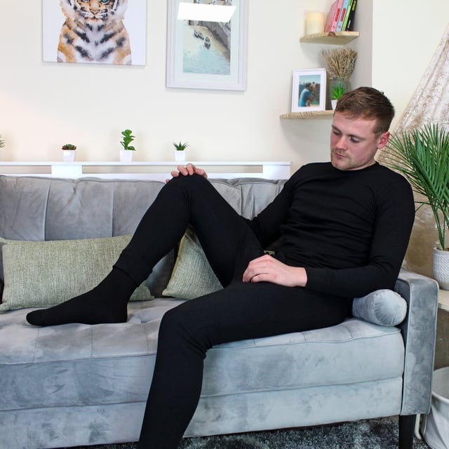 THMO - 2 Pack Multipack Mens Thermal Long Johns: Stay warm and comfortable with the THMO Mens Thermal Long Johns Set. Perfect for outdoor activities or lounging at home, this set offers warmth and comfort. Made from soft, breathable, and lightweight fabric, it provides insulation without overheating. The set includes two pairs of long johns in Black and White, offering full coverage to keep you warm. The long johns feature an elastic waistband for a secure fit, ensuring flexibility and comfort. Ideal for outdoor adventures like hiking, skiing, or camping, as well as for staying cosy indoors. Available in four sizes: Medium, Large, X-Large, and XX-Large, the set fits various body types. Black and White colours make it easy to pair with any outerwear, and the simple design adds timeless style. Extra Product Details: Material: Soft breathable fabric Sizes: Medium, Large, X-Large, XX-Large Colours: Black, White Includes: 2 pairs of thermal long johns Elastic waistband for secure fit Machine washable. Ideal for anyone seeking warmth and comfort, whether at home or on the go during colder weather.