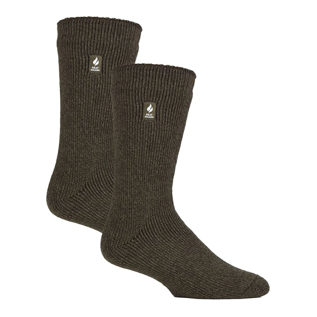 Calcetines térmicos originales Heat Holders para hombre: Mantén los pies calientes en los días más fríos y ponte este par de Heat Holders Original Thermal Sock. Lo último en calcetines térmicos. Los calcetines Heat Holders no sólo te mantendrán los pies calientes, sino que también te asegurarán que toda la pierna esté extremadamente caliente. Los calcetines Heat Holders te proporcionan una comodidad y un calor intensos. Nuestro hilo térmico especialmente desarrollado proporciona un aislamiento de alto rendimiento contra el frío con una capacidad superior de transpiración de la humedad. La innovadora tecnología de tricotado produce nuestro exclusivo pelo acolchado extra largo para retener más aire caliente, aumentando el índice TOG. Nuestro experto proceso de cepillado Heat Holders maximiza la cantidad de aire caliente retenido en el interior de cada calcetín para ofrecer una calidez total y comodidad durante todo el día. Con un índice de 2,34 tog, sus pies y piernas estarán 7 veces más calientes que con un calcetín de algodón normal, incluso en climas invernales extremadamente fríos. Estos calcetines no sólo son muy suaves y cálidos, sino que también resultan muy útiles si pasas mucho tiempo al aire libre. Estos calcetines de 2 pares están disponibles en las tallas 6-11 UK y 12-14 UK y están fabricados con un 91% de acrílico, un 5% de poliamida, un 3% de poliéster y un 1% de elastano. Están disponibles en 11 colores diferentes y se pueden lavar a máquina. Detalles adicionales del producto: Heat Holders Original Socks 2 Pair Multipack Hilo Especialmente Desarrollado Cepillado Térmico 2.34 Tog Rating Grueso y Caliente 7X Más Caliente que los Calcetines de Algodón Tallas para Hombre: 6-11 & 12-14 UK